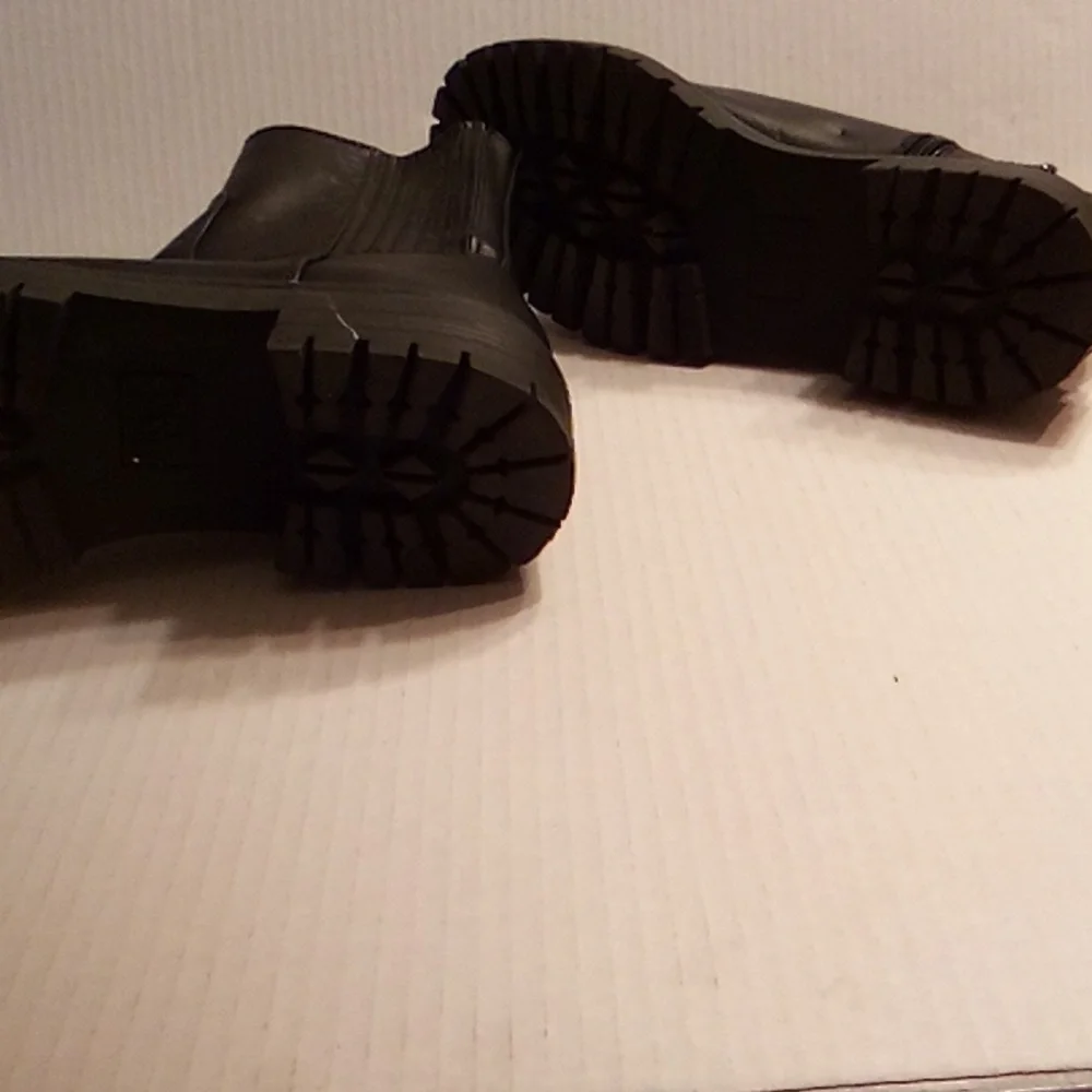 Time and Tru Black Platform Ankle Booties with Contrast Stitching